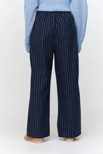 Lade das Bild in den Galerie-Viewer, 24colors - Hose aus Wollstoff dunkelblau Nadelstreifen

