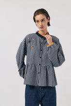 Lade das Bild in den Galerie-Viewer, Wiya - Karo Bluse mit Stickerei
