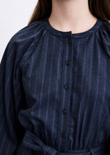 Lade das Bild in den Galerie-Viewer, FRNCH - Jumpsuit Pohang in Gris Nadelstreifen
