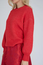 Lade das Bild in den Galerie-Viewer, A-View - Else Solid Knit Pullover - Red
