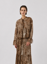 Lade das Bild in den Galerie-Viewer, Wiya - Bluse Schlangen Print
