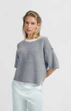 Lade das Bild in den Galerie-Viewer, YAYA - flauschiger Pullover Streifen Off white
