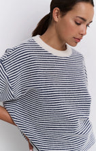 Lade das Bild in den Galerie-Viewer, YAYA - flauschiger Pullover Streifen Off white
