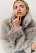 Lade das Bild in den Galerie-Viewer, YAYA - Jacke aus Fellimitat light grey
