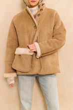 Lade das Bild in den Galerie-Viewer, YAYA - Schultertasche in Lammfelloptik Light camel
