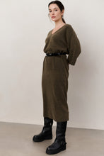 Lade das Bild in den Galerie-Viewer, YAYA - Strickkleid mit V-Ausschnit Capers Melange
