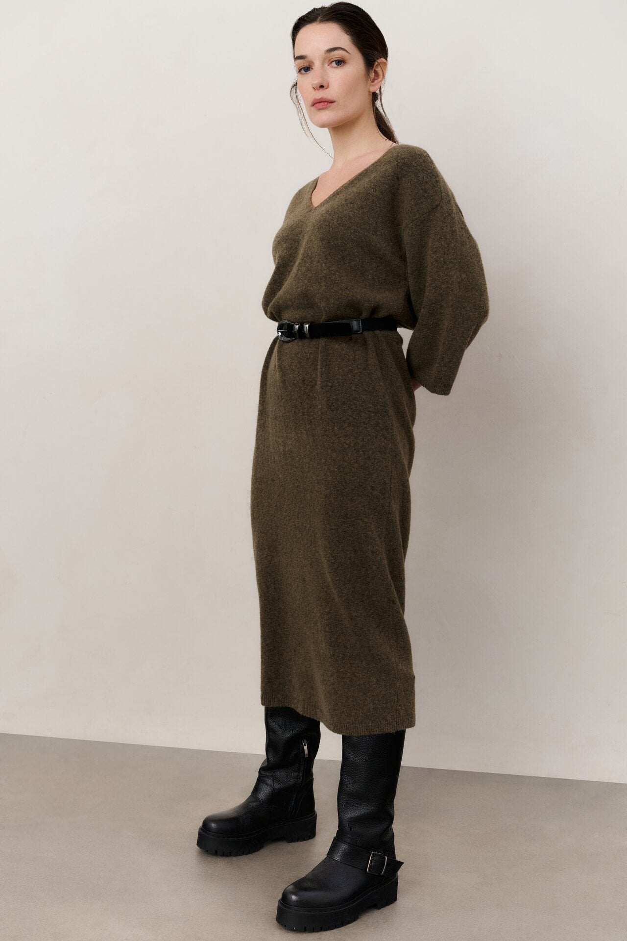 YAYA - Strickkleid mit V-Ausschnit Capers Melange