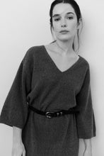 Lade das Bild in den Galerie-Viewer, YAYA - Strickkleid mit V-Ausschnit Capers Melange
