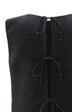 Lade das Bild in den Galerie-Viewer, YAYA - Ärmelloses Top mit Schleifendetails auf der Rückseite in Black
