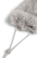 Lade das Bild in den Galerie-Viewer, YAYA - flausige Telefon Tasche mit Schnur light grey
