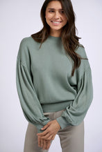 Lade das Bild in den Galerie-Viewer, YAYA - weicher Oversize Pullover mit Puffärmeln Jade Green
