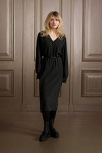 Lade das Bild in den Galerie-Viewer, YAYA - Strickkleid mit V-Ausschnitt Anthracite Melange
