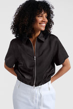 Load image into Gallery viewer, YAYA - kurzämelige Satinjacke washed black
