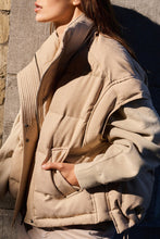 Lade das Bild in den Galerie-Viewer, YAYA - gepolsterte Steppweste in Beige Gold
