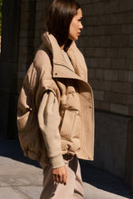Lade das Bild in den Galerie-Viewer, YAYA - gepolsterte Steppweste in Beige Gold
