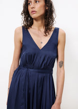 Lade das Bild in den Galerie-Viewer, FRNCH - Kleid Achouak Bleu marine
