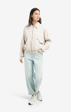Load image into Gallery viewer, YAYA - Barrel-Jeans aus hellem gewaschenem Denim in light blue

