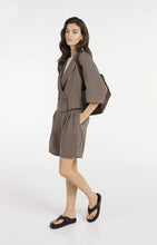 Load image into Gallery viewer, YAYA - Blazer mit Kimonoärmeln in wasched brown
