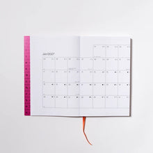 Lade das Bild in den Galerie-Viewer, Candrakala - Mondkalender 2027 in Supernova Pink
