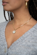 Load image into Gallery viewer, My Jewellery - Necklace with mother of pearl - Smiley 
