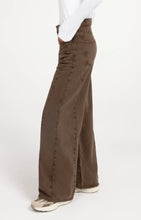 Lade das Bild in den Galerie-Viewer, YAYA - Jeans mit hohem Bund und weitem Bein (L32) in Cocoa Brown
