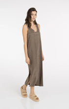 Lade das Bild in den Galerie-Viewer, YAYA- Kleid in Knitteroptik in Washed brown
