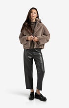 Lade das Bild in den Galerie-Viewer, YAYA - Hose aus Lederimitat Anthracite Brown
