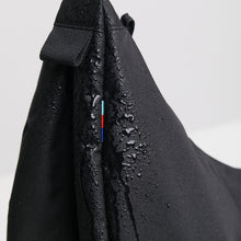 Lade das Bild in den Galerie-Viewer, GOT BAG - Moon Bag Large Black
