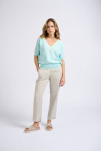 Load image into Gallery viewer, YAYA - Shirt mit V-Ausschnitt Iced Aqua Blue
