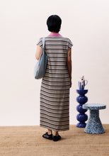 Lade das Bild in den Galerie-Viewer, FRNCH - Kleid Chachaya Streifen in Bleu Marine
