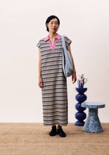 Lade das Bild in den Galerie-Viewer, FRNCH - Kleid Chachaya Streifen in Bleu Marine

