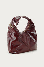 Lade das Bild in den Galerie-Viewer, My jewellery - große Schultertasche mit Knoten bordeauxrot
