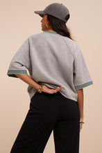 Lade das Bild in den Galerie-Viewer, MY Jewellery - Graues kurzärmeliges Sweatshirt "Club Amour"
