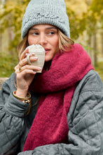 Lade das Bild in den Galerie-Viewer, MY Jewellery - Schal mit Fransen Burgunderrot
