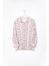 Load image into Gallery viewer, 24colors - Bluse in grün mit rosa Muster
