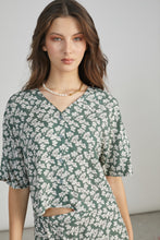Lade das Bild in den Galerie-Viewer, 24colors - Bluse green Flowers
