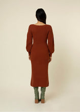 Lade das Bild in den Galerie-Viewer, Frnch - Strickkleid Solange braun
