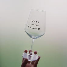 Lade das Bild in den Galerie-Viewer, Weinglas - Work Wine Balance

