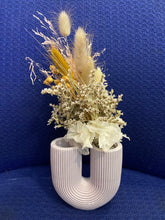Load image into Gallery viewer, Bogen Vase für Trockenblumen
